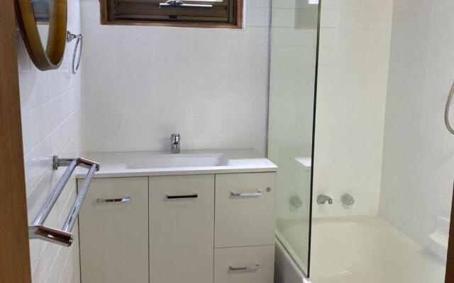 Cliffs End Beach Shack - 105 Gold Coast Drive, Carrickalinga