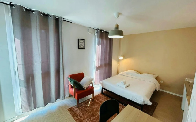 We Live In R - Suite 103