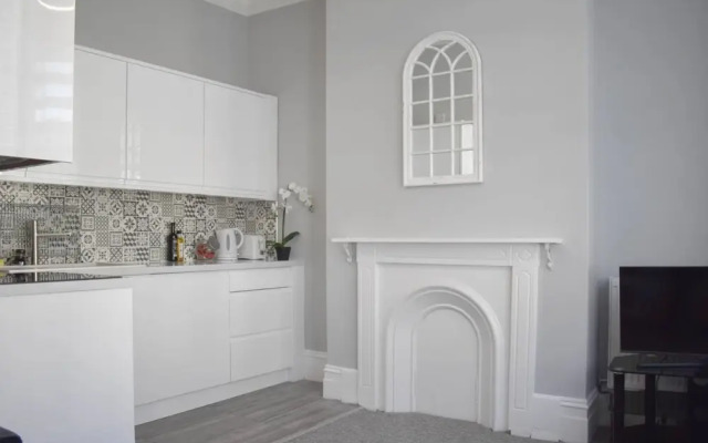 Contemporary 2 Bedroom Flat in Brighton