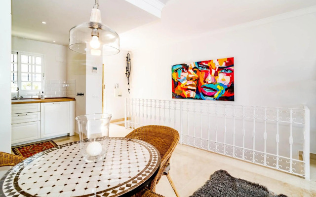 AP165 - Contemporary Scandinavian Style Apartment