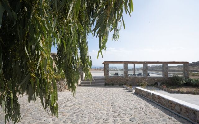 Mykonos Stylish Ivory Apt w Shared Pool
