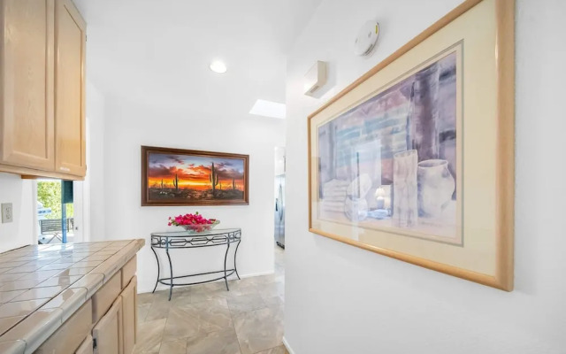 Charming Condo With Golf Course View