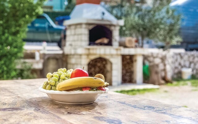 Stunning Apartment in Malinska With 3 Bedrooms and Wifi