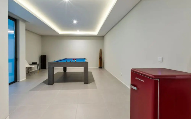 2 Rua das Palmas Luxurious Stylish and Modern L