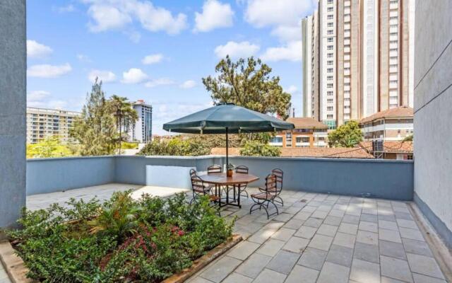 Cozy and low budget studio in a kilimani apartment