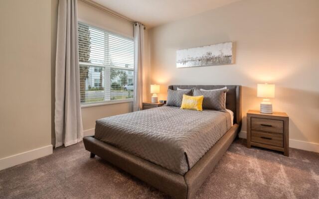 Spacious New Modern Retreat