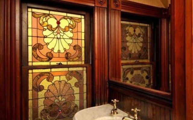 Victorian Loft B & B