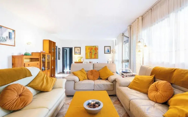 4 Bedroom 6 Guests Apartment 60m From Beach