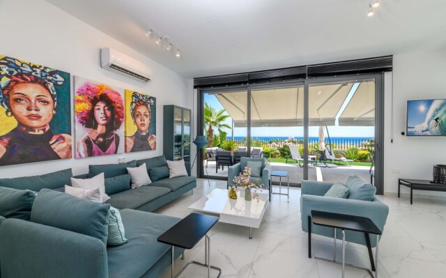 By The Beach - Emerald Seaview Villa