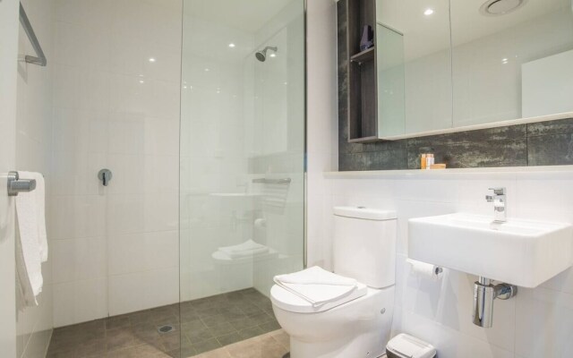 2bed Apartment! Modern Home for 4 at Chatswood