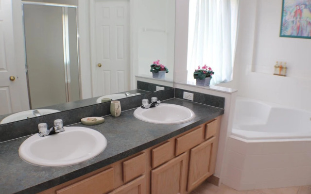 Lake View House 4 Bedroom