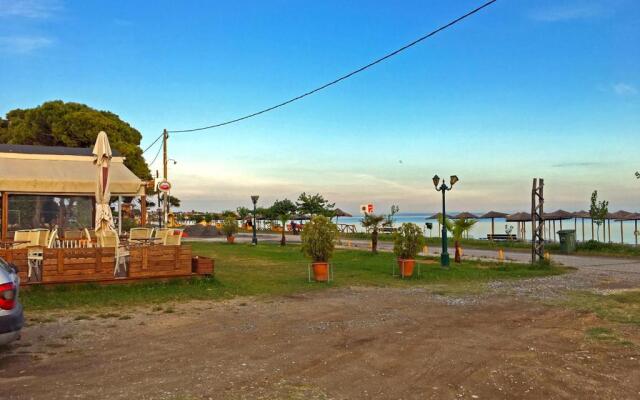 Villa Fofo - Beautiful Sea Front Villa with 650m2 garden
