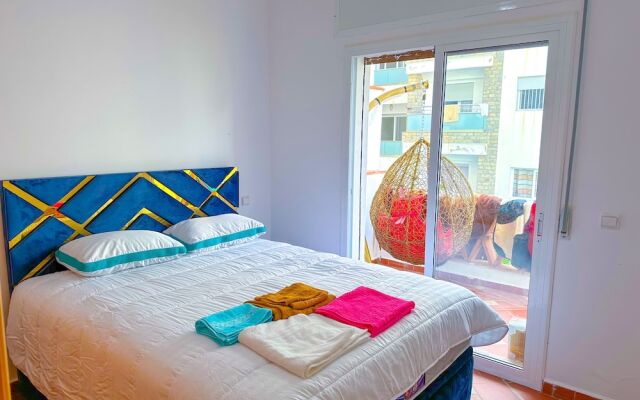 Apartment with pool direct access to sea