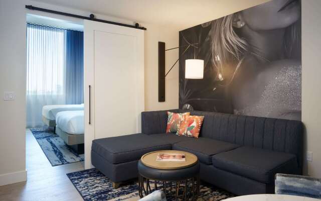 SERENA Hotel Aventura Miami, Tapestry Collection by Hilton