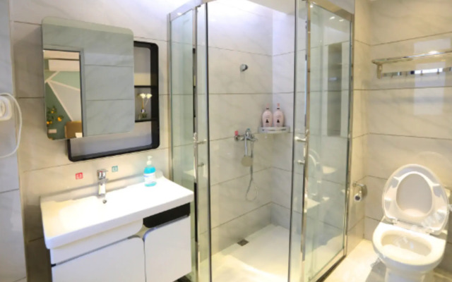 Manfei Theme Apartment (Meizhou wanda plaza Branch)