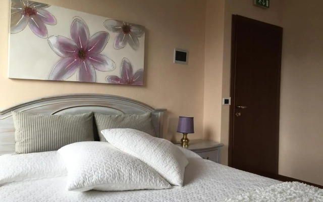 Shangrilla Hotel & Restaurant