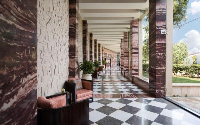 Lakeside Chalet - Mumbai, Marriott Executive Apartments