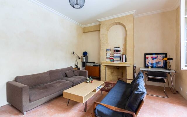 Retro apartment with garden by GuestReady
