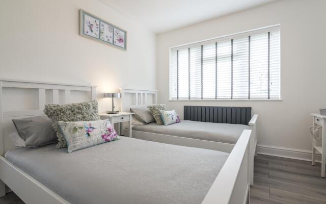 Mayfield House - 4 Bedroom House - Tenby