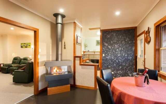 Artisan Spa Views B&B and Cottage
