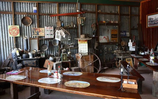 Bottlebrush Motel