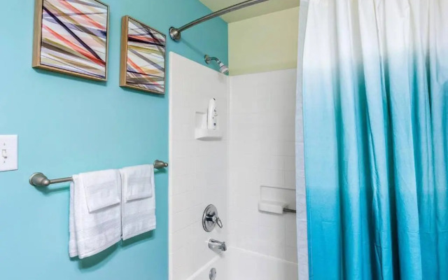 Trifecta 2BR Free Parking Modern Superhost