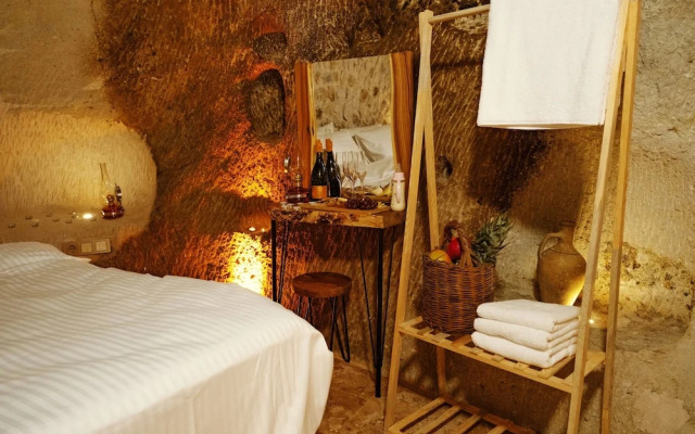 Crassula Cave Hotel