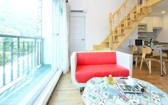 Funnymungmung Galaxy House