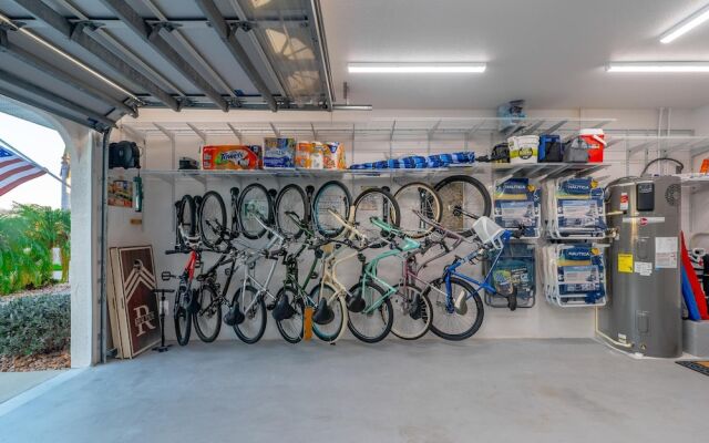 Luxury Long Waterview w Pool-kayaks-clubs-bikes