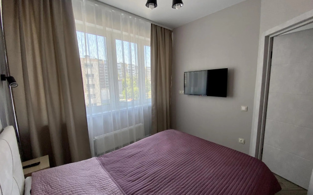 Лайнер на улице Максима Горького