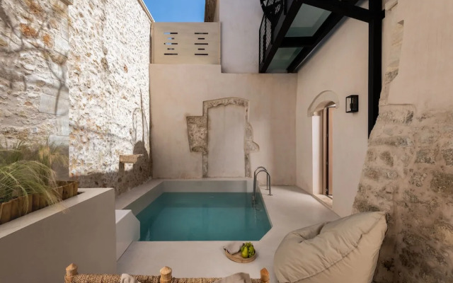 Sutor Chic Manor