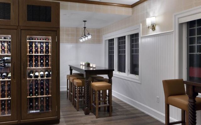 Madison Beach Hotel, Curio Collection by Hilton