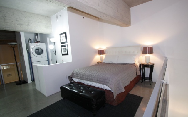 Downtown Loft Style Condo Heated Parking