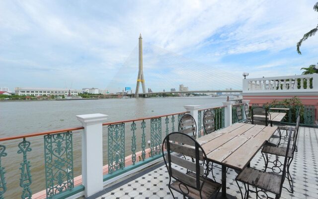 Hiranyakul House Riverside