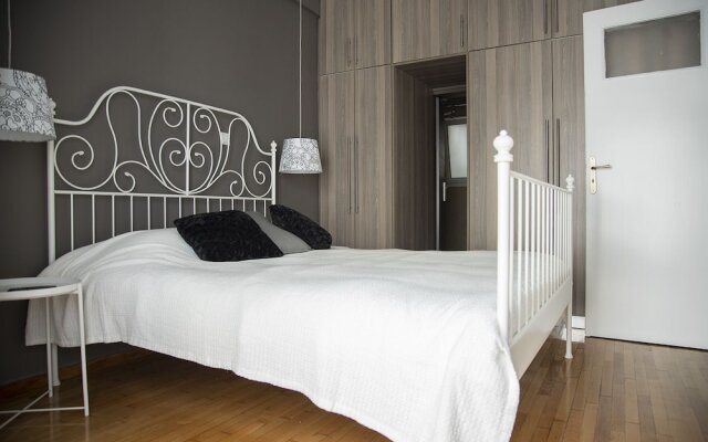 Amazing Renovated Penthouse In Pagkrati