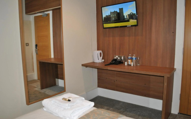 Real Dreams Hotel