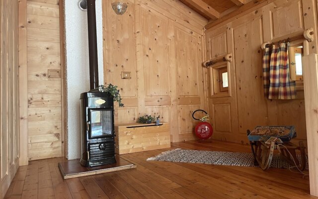 Belvilla by OYO Hilltop Chalet in Lamon With Views