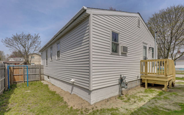 Ludington Vacation Rental - Walk to Lake Michigan!