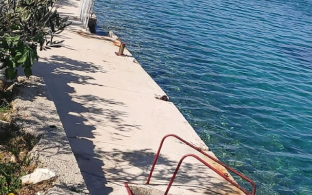 Tona - Close to sea - A1