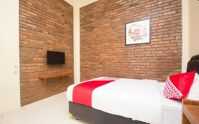 OYO 952 Annisa Syariah Guest House