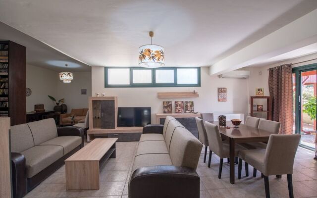 Ioanna's Residence
