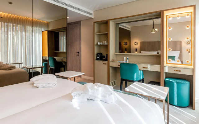 Luster Hotel