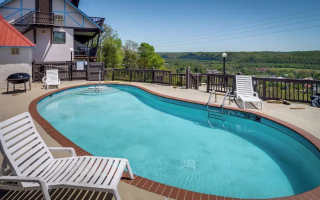 'ledge Lodge' Burkesville Getaway: Pool & Views!