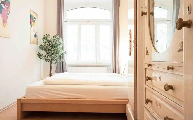 Altbauwohnung direkt an der Karli mit Balkon - Netflix inklusive