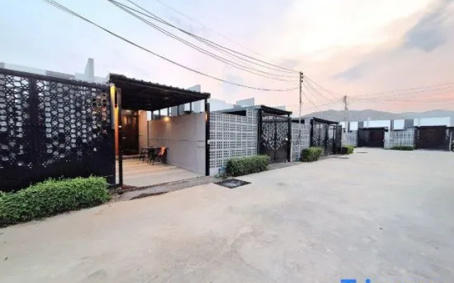 The Modern  Hua-Hin Private Poolvilla from beach 3km