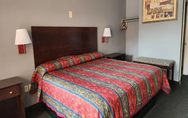 Benbrook Inn & Suites