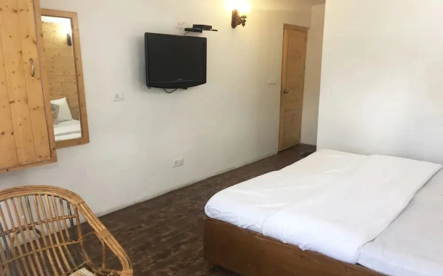 Hotel Fifth Season by OYO