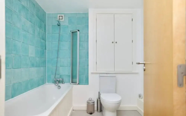 The Gwendolen Retreat - Inviting 2BDR Apartment with Balcony