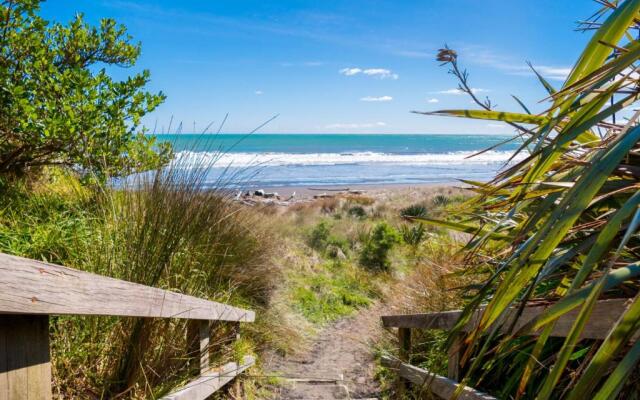 Relax On Richmond - Modern Large Beach House