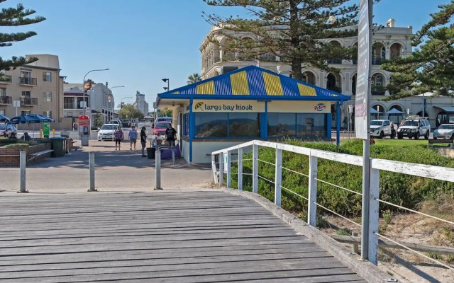 Largs Bay Oasis Jetty Views